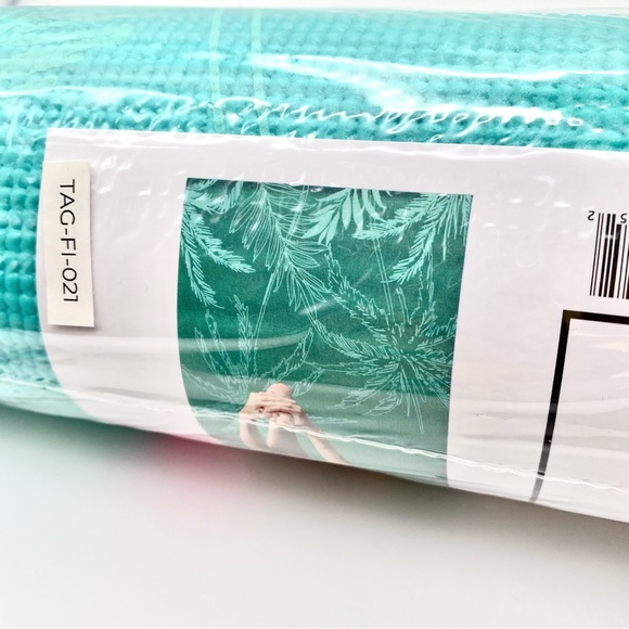 TRADED -  
NWT MYTAGALONGS Palm Tree Yoga Mat - Picture 6 of 11